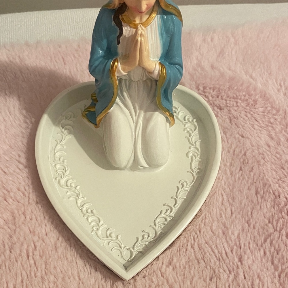 Blessed Mother Blue and White Figurine on Heart Tray Rosary Holder - Picture 3 of 5